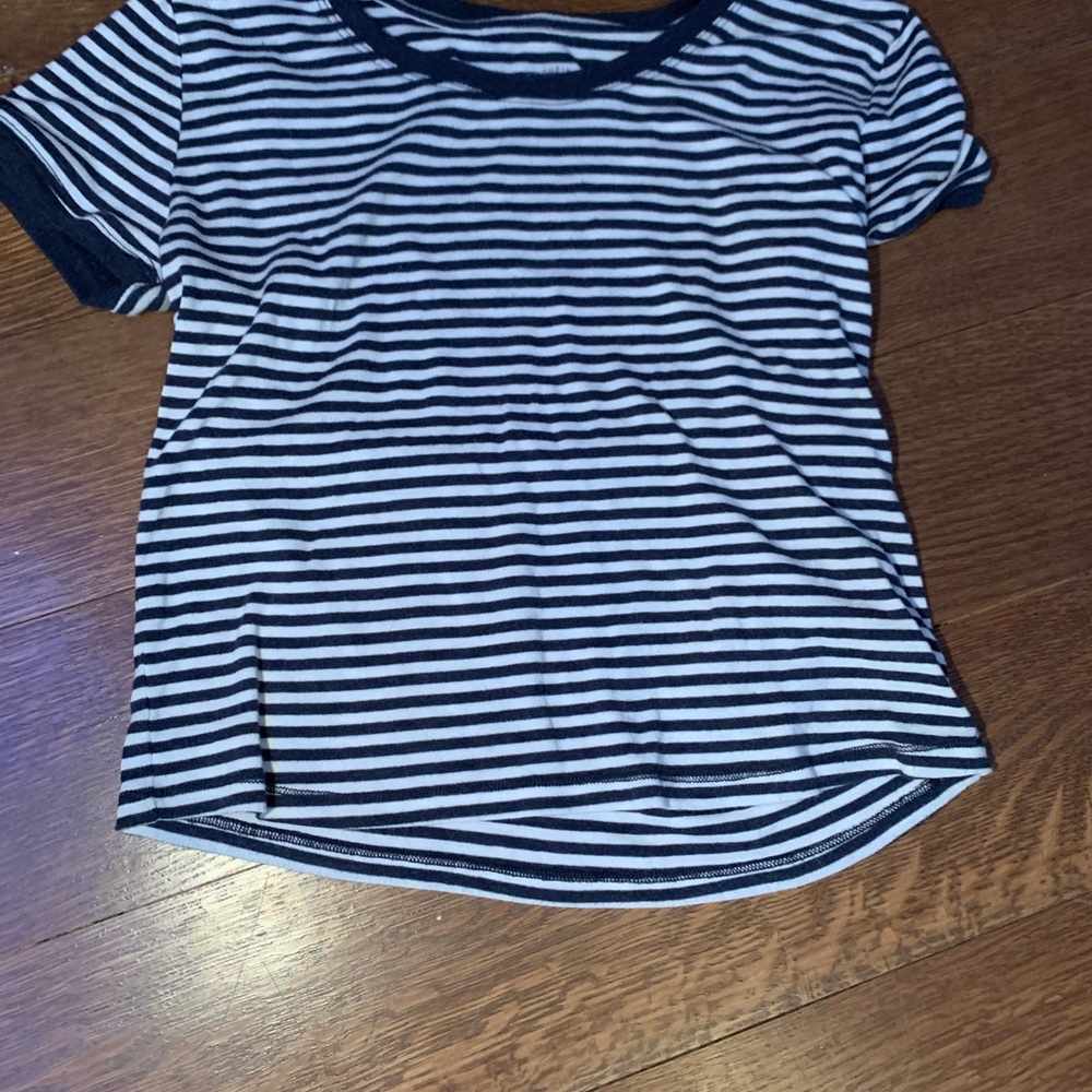 crop tshirt - Picture 3 of 3